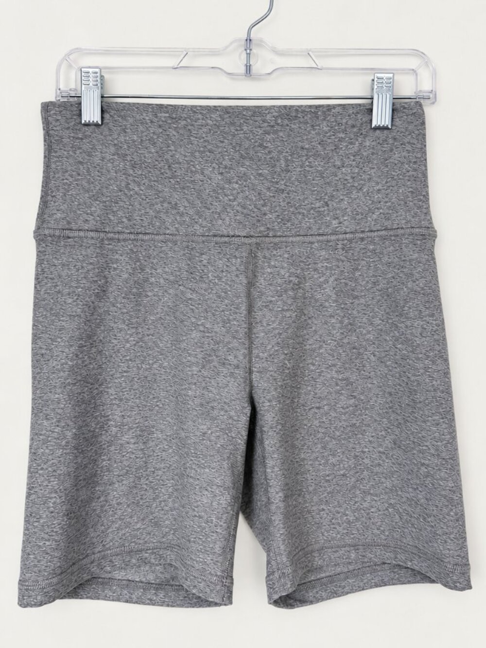 Old Navy Active Cloud+ Motion Extra High-Rise Biker Short Go-Dry Gray M